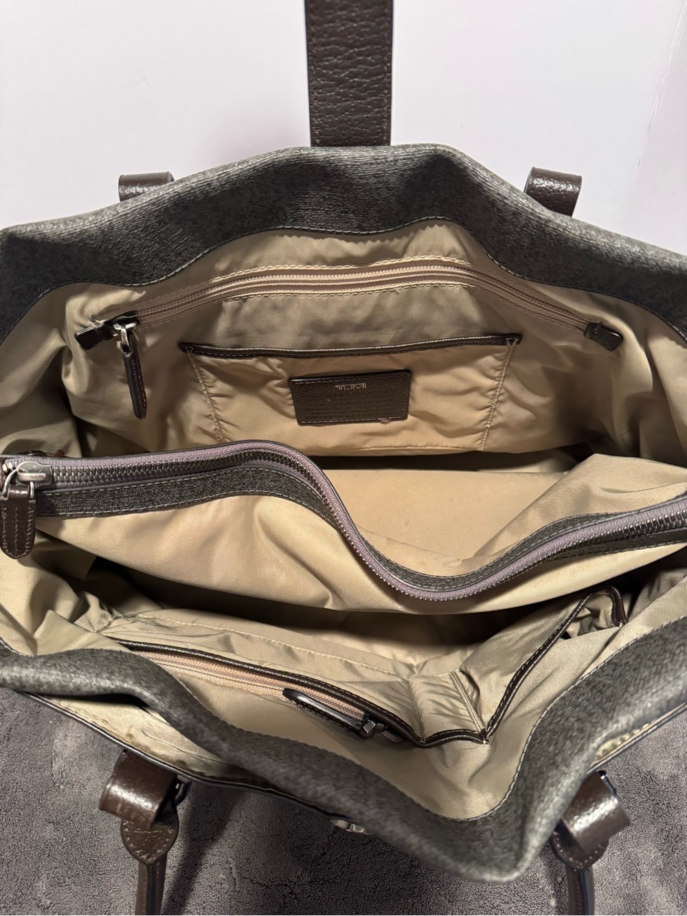 Tumi Lockable Villa Turin Shopper Laptop Travel Bag Tote - Picture 8 of 13